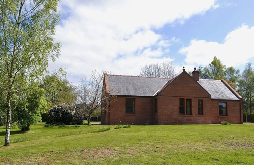 Lockerbie Cottage | Ideal 3-Bedroom Stay in Johnston Bridge Near Lockerbie