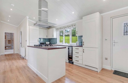 Narberth Ski Chalet | Spacious 3 Bedroom Family Retreat in Narberth with Pool