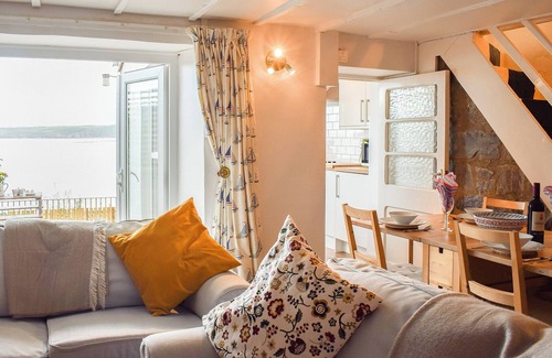 New Quay Cottage | Exceptional 3 Bedroom Accommodation with Ocean View in New Quay