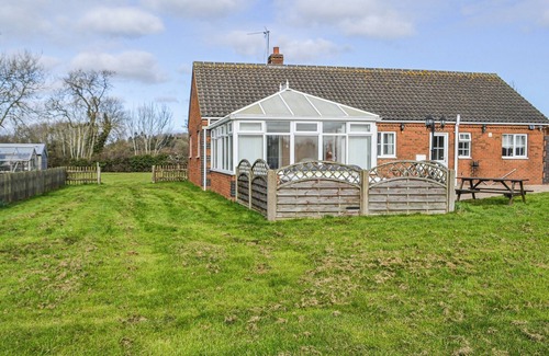 Alford Cottage | Inviting 3 Bedroom Getaway in Sloothby with Ocean Views