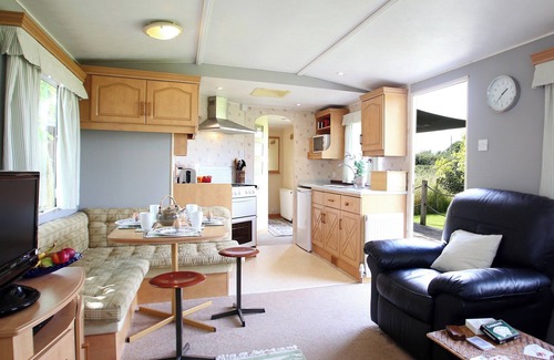 Romney Marsh Cottage | Comfortable 3-Bedroom Stay in Pet-Friendly Snargate
