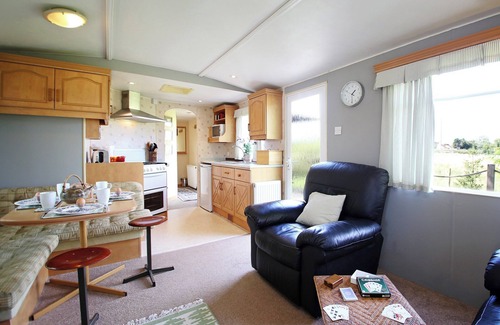 Romney Marsh Cottage | Comfortable 3-Bedroom Stay in Pet-Friendly Snargate