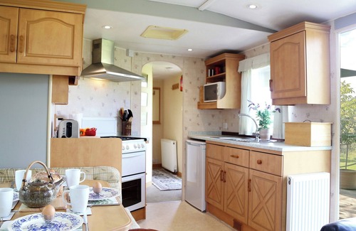 Romney Marsh Cottage | Comfortable 3-Bedroom Stay in Pet-Friendly Snargate
