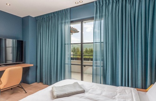 Vele Mune House | Discover 3-Bedroom Retreat in Vele Mune with Pool & Spa