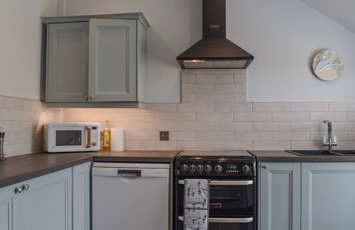 Arnside Cottage | Inviting 3-Bedroom Retreat with Ocean Views in Arnside