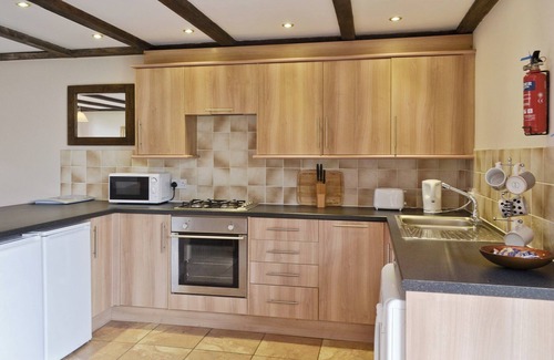 Potter Heigham House | Ideal 3 Bedroom Getaway in Catfield with Lake Views