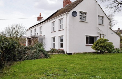 Crynant Cottage | Beautiful 3 Bedroom Retreat in Rhossilli with Ocean View