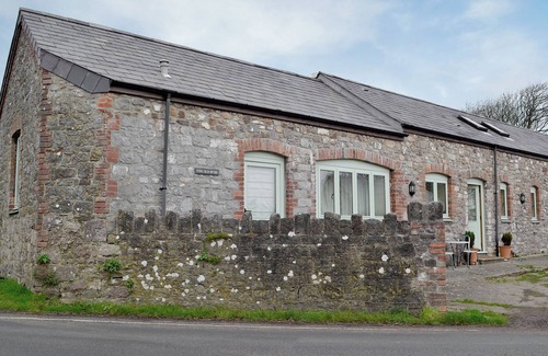 Crynant Cottage | Inviting 3-Bedroom Stay in Middleton, Near Swansea