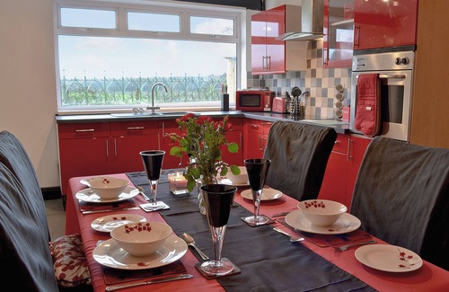 Kidwelly Cottage | Inviting 3 Bedroom Accommodation with Ocean Views in Kidwelly