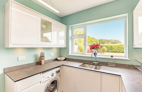 Lincoln Cottage | Family-Friendly 3 Bedroom Stay in Lincoln with Breakfast