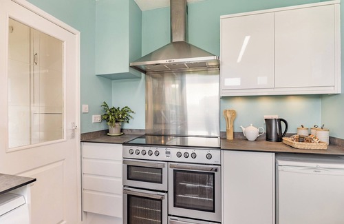 Lincoln Cottage | Family-Friendly 3 Bedroom Stay in Lincoln with Breakfast