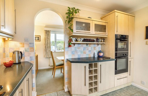 Skellingthorpe Cottage | Cozy 3-Bedroom Getaway in Lincoln with Lake View