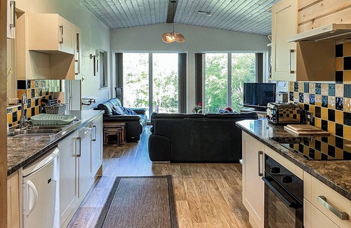 Horton Ski Chalet | Comfortable 3-Bedroom Retreat Near Leek with Spa & Hot Tub