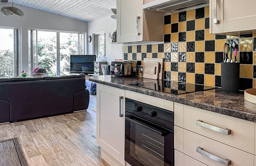 Horton Ski Chalet | Comfortable 3-Bedroom Retreat Near Leek with Spa & Hot Tub
