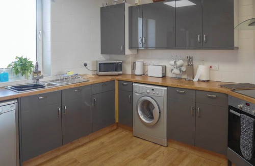 Southwell Cottage | Comfortable 3 Bedroom Retreat in Portland, Near Weymouth