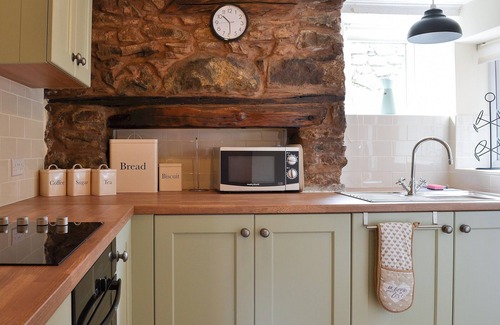Nefyn Cottage | Explore 3 Bedroom Accommodation in Nefyn with Ocean Views