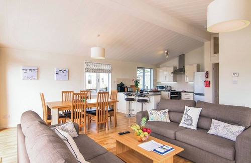 Carnmenellis Ski Chalet | Spacious 3-Bedroom Retreat in Carnmenellis near Falmouth