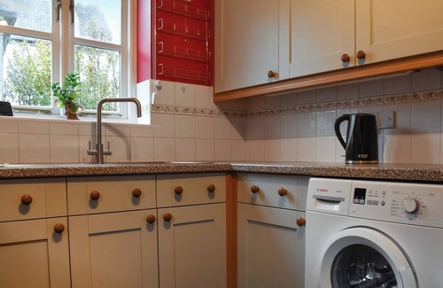 Sawston Cottage | Charming Cottage Retreat in Tranquil Sawston Neighborhood