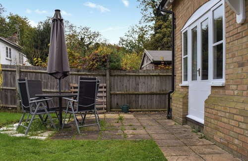 Sawston Cottage | Charming Cottage Retreat in Tranquil Sawston Neighborhood