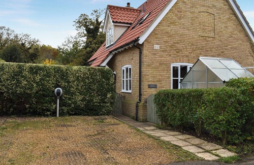 Sawston Cottage | Charming Cottage Retreat in Tranquil Sawston Neighborhood
