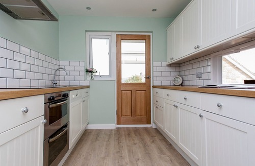 Ventnor House | Relaxing 3-Bedroom Retreat in Whitwell Near Ventnor