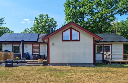 Tofta House | Relaxing 3-Bedroom Retreat with Ocean Views in Rockneby