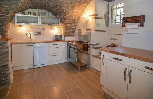 Malbosc House | Spacious 3 Bedroom Accommodation with Pool in Malbosc