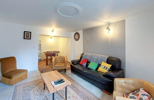 Pexonne House | Spacious 3-Bedroom Accommodation with Spa in Pexonne