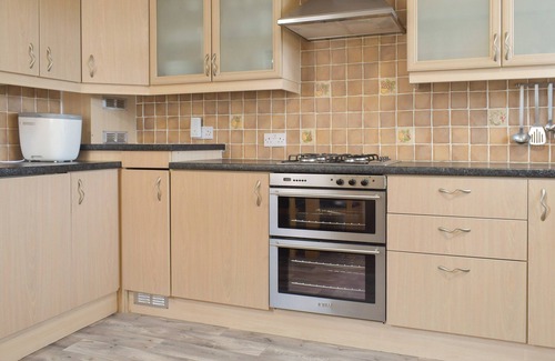 Biggar Cottage | Family-Friendly Getaway with Lake Views and Breakfast Included