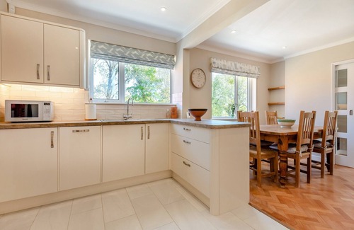 New Forest District Cottage | Ideal 3-Bedroom Getaway with Oceanfront Views in Boldre