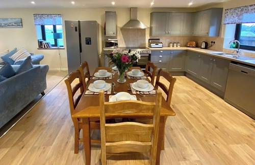 Foxley Cottage | Comfortable 3 Bedroom Retreat in Foxley with Hot Tub
