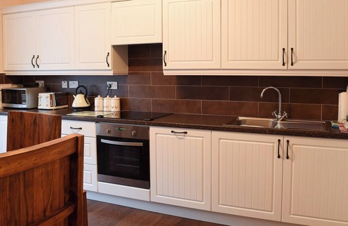 Leyburn Cottage | Three-Bedroom Retreat in West Burton with Lake Views