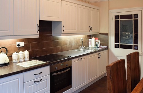 Leyburn Cottage | Three-Bedroom Retreat in West Burton with Lake Views