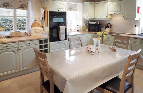 Thoralby Cottage | Pet-Friendly 3 Bedroom Retreat in Thoralby, Guest Rated 9.8