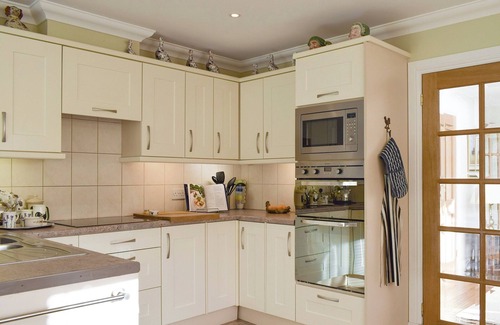 Murthly Cottage | Ideal 3 Bedroom Stay in Dunkeld with Great Amenities