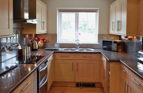 Crantock Cottage | Explore Crantock: 3 Bedroom Oceanfront Retreat with Views