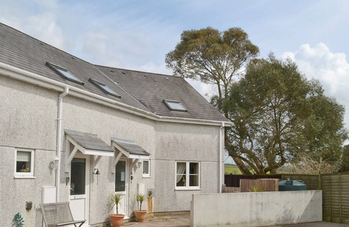 Saltash Cottage | Riverside Escape: Enjoy Stunning Yacht Views and Breakfast