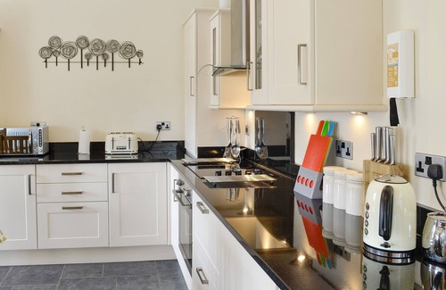 Llanrhychwyn Cottage | Family-Friendly 3-Bedroom Stay in Llanrhychwyn, Trefriw