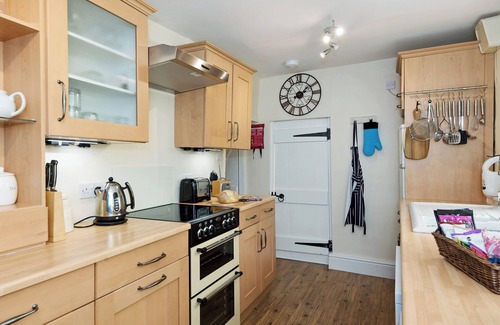 Twywell Cottage | Top-Rated 3 Bedroom Getaway in Denford near Thrapston