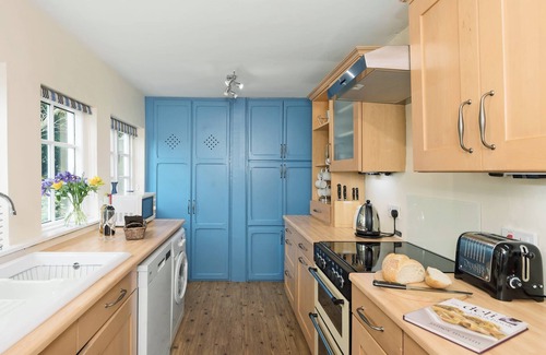 Twywell Cottage | Top-Rated 3 Bedroom Getaway in Denford near Thrapston