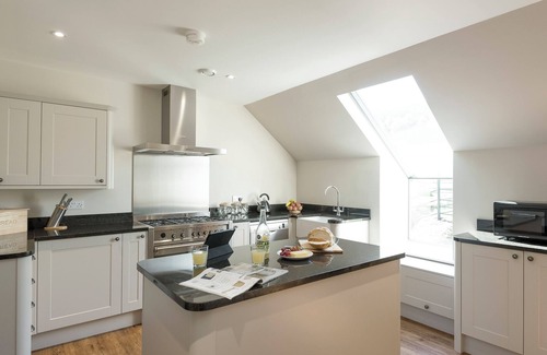 Ventnor Cottage | Top-Rated 3 Bedroom Oceanfront Stay in Ventnor