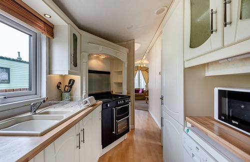 Beckfoot House | Cozy 12ft-Wide Caravan with Oceanfront Views