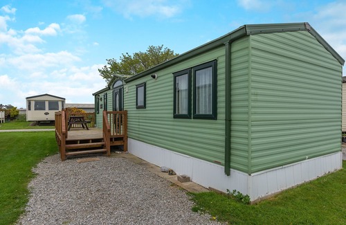 Beckfoot House | Cozy 12ft-Wide Caravan with Oceanfront Views