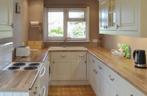 Horning Cottage | Memorable Family Getaways at Watersedge with Lake Views