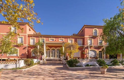 Baena Apartment | Spacious 3 Bedroom Retreat with Pool in Baena