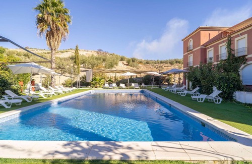 Baena Apartment | Spacious 3 Bedroom Retreat with Pool in Baena