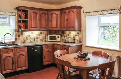Bala Cottage | Scenic Farmhouse Retreat with Lake Views and Family Amenities