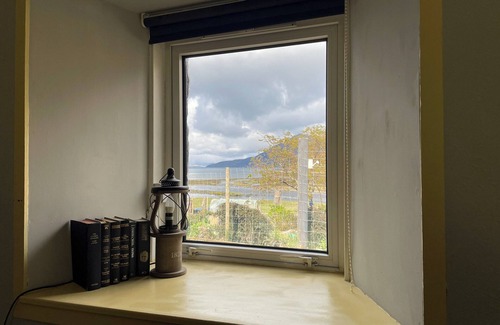 Arnisdale Cottage | Enchanting Retreat at Loch Hourn with Oceanfront Views