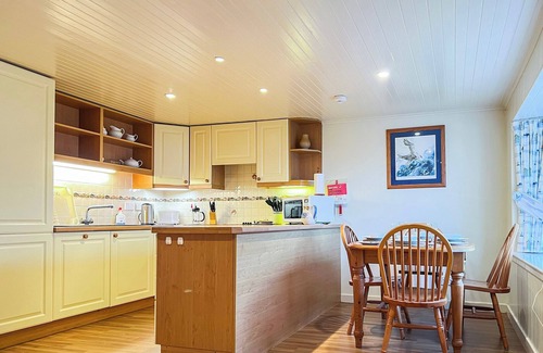 Arnisdale Cottage | Cozy 3-Bedroom Retreat with Ocean Views in Arnisdale