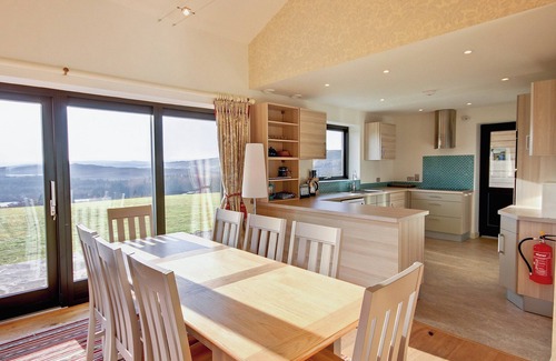 Lairg Cottage | Pet-Friendly 3 Bedroom Accommodation in Lairg with Breakfast